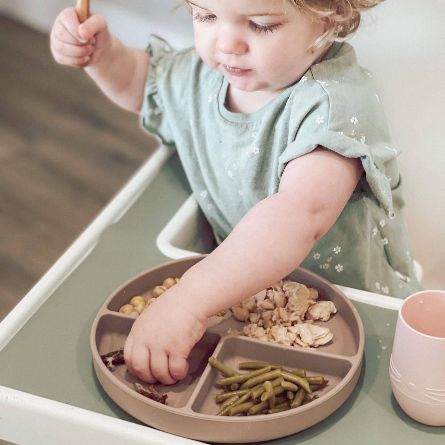 Baby Plate with Suction and Divided Portions (Oatmeal)