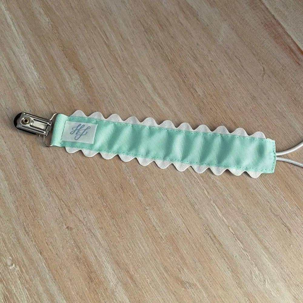 Scalloped Paci Clip
